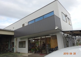 八幡市戸津 ユニ モータース 様の 外壁塗装、省エネ遮熱屋根塗装サムネイル