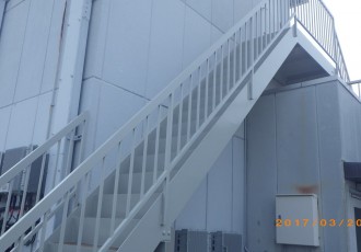 タケウチビル 屋上階段 塗装工事サムネイル